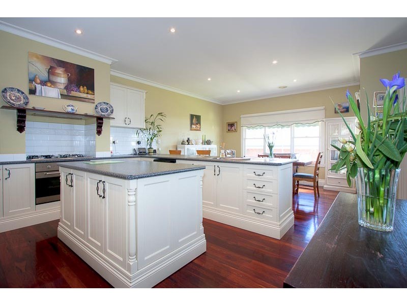 6 Kurung Court East, Gisborne VIC 3437
