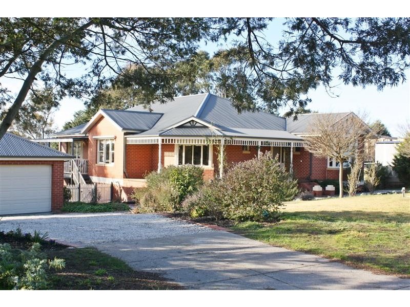 6 Kurung Court East, Gisborne VIC 3437