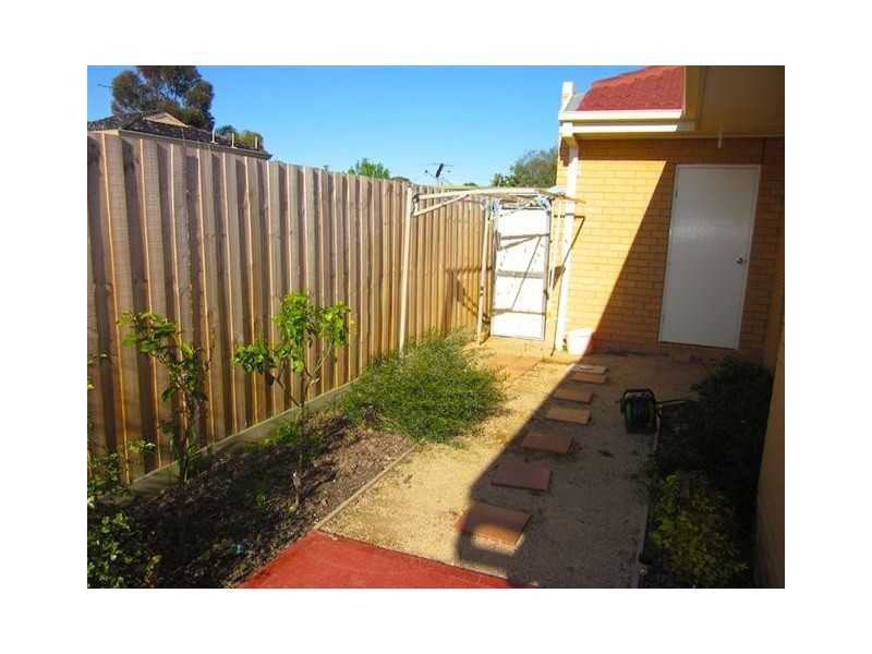 2/5 Ligar Street, Sunbury VIC 3429