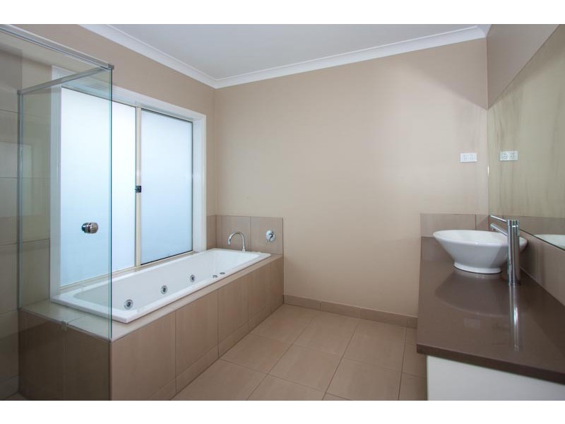 181 Station Rd, Gisborne VIC 3437