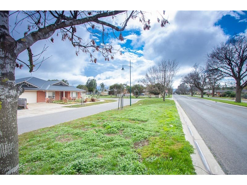 181 Station Rd, Gisborne VIC 3437