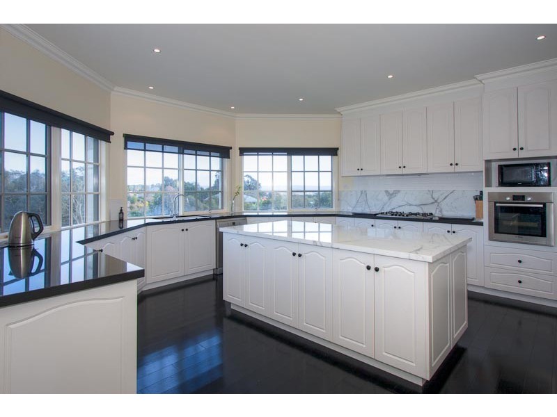6 Grange Court, Gisborne VIC 3437