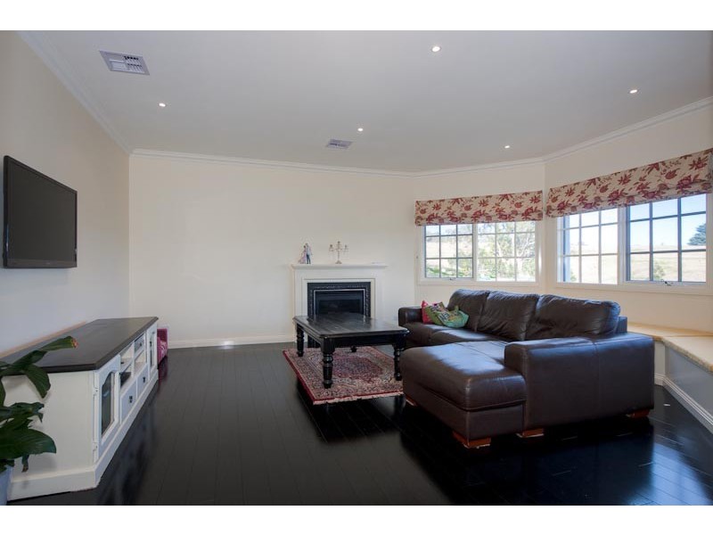 6 Grange Court, Gisborne VIC 3437