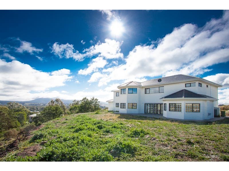 6 Grange Court, Gisborne VIC 3437