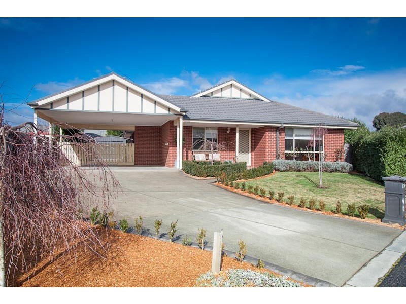 6 Galilee Court, New Gisborne VIC 3438