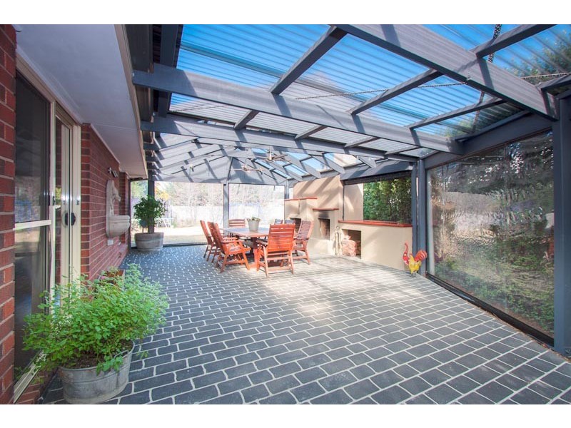 6 Galilee Court, New Gisborne VIC 3438