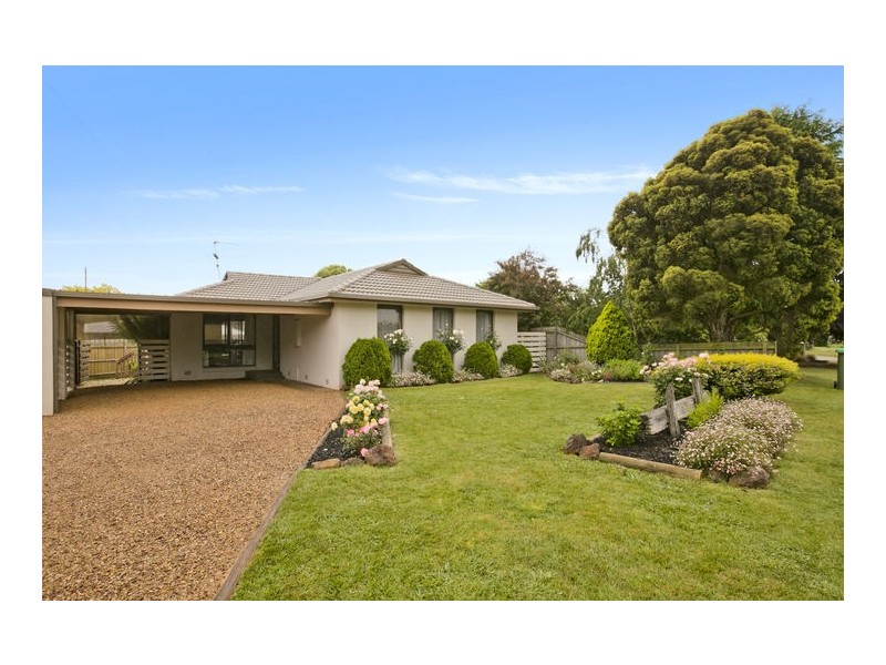 Unit 1/36 Grant Avenue, Gisborne VIC 3437