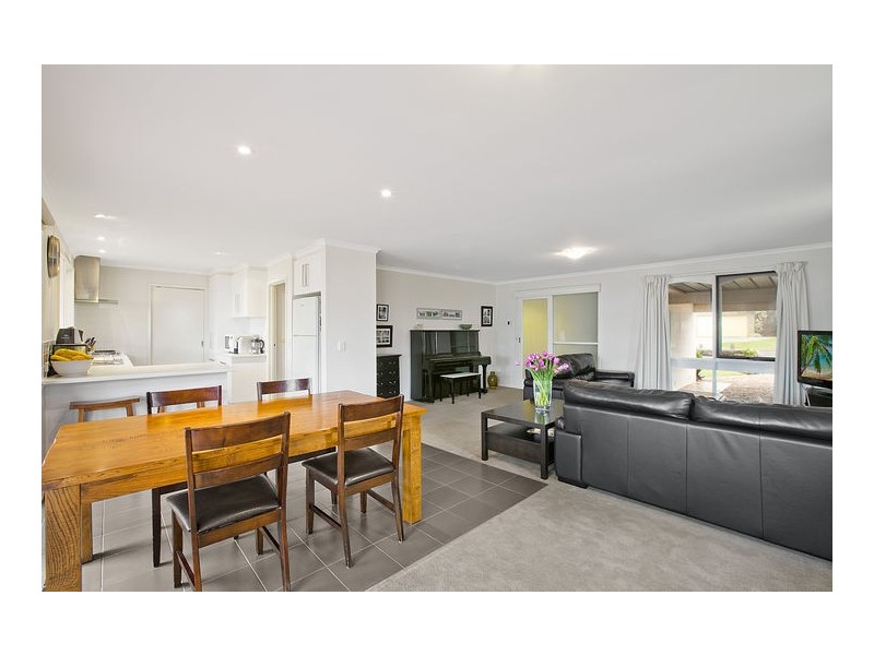 Unit 1/36 Grant Avenue, Gisborne VIC 3437