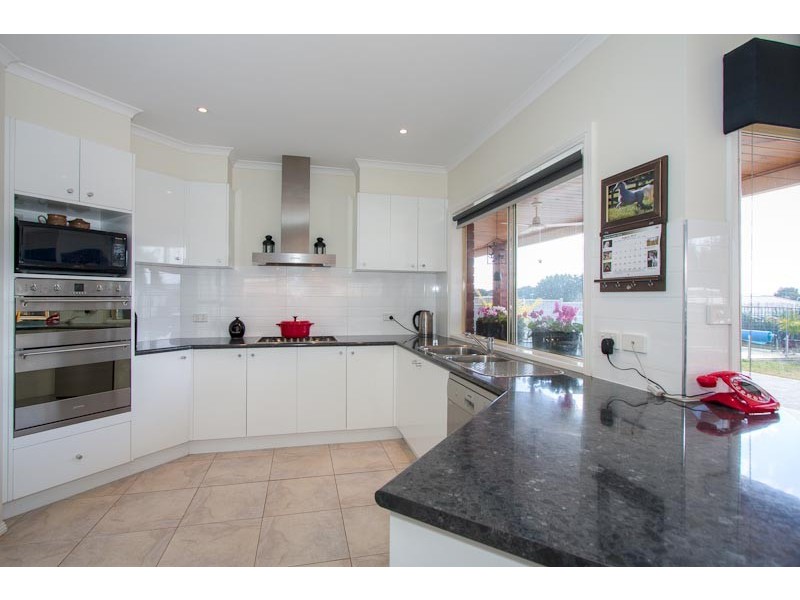 15 Vernon Close, New Gisborne VIC 3438