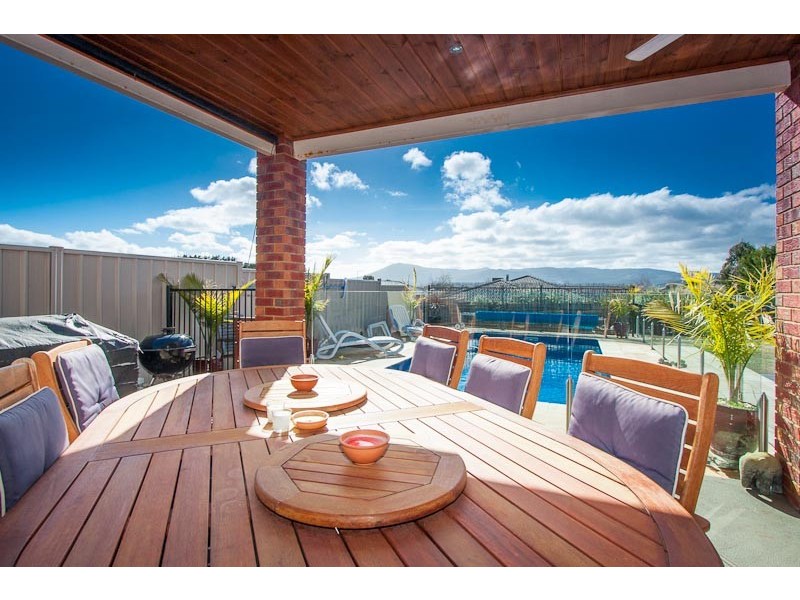 15 Vernon Close, New Gisborne VIC 3438