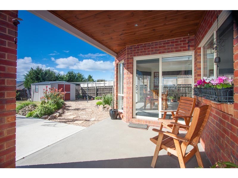 15 Vernon Close, New Gisborne VIC 3438