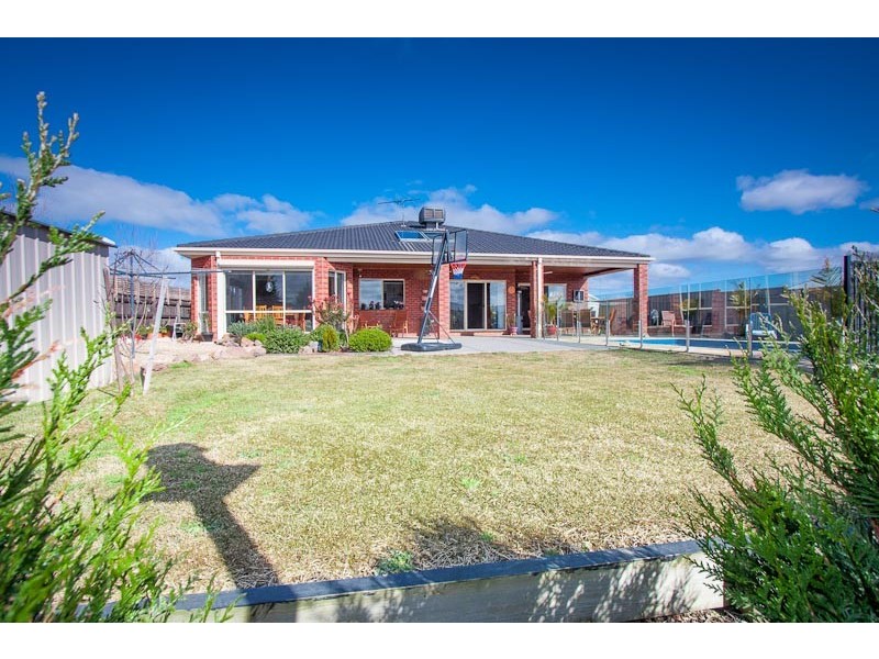 15 Vernon Close, New Gisborne VIC 3438