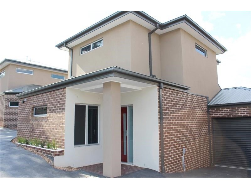 2/27 Stephen Street, Gisborne VIC 3437
