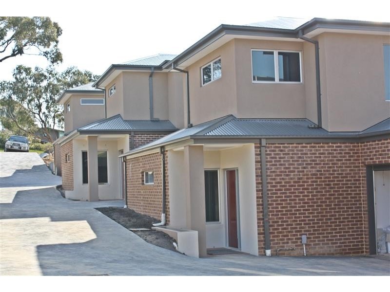 2/27 Stephen Street, Gisborne VIC 3437