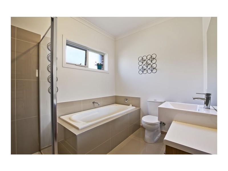 Unit 2/4 Francis Crescent, Gisborne VIC 3437