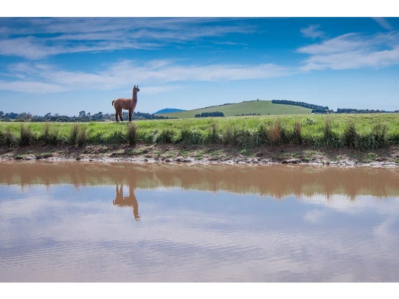 11 Mt Aitken Winery Drive, Gisborne South VIC 3437
