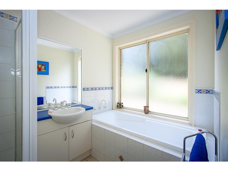 10 Benson Road,, Gisborne VIC 3437