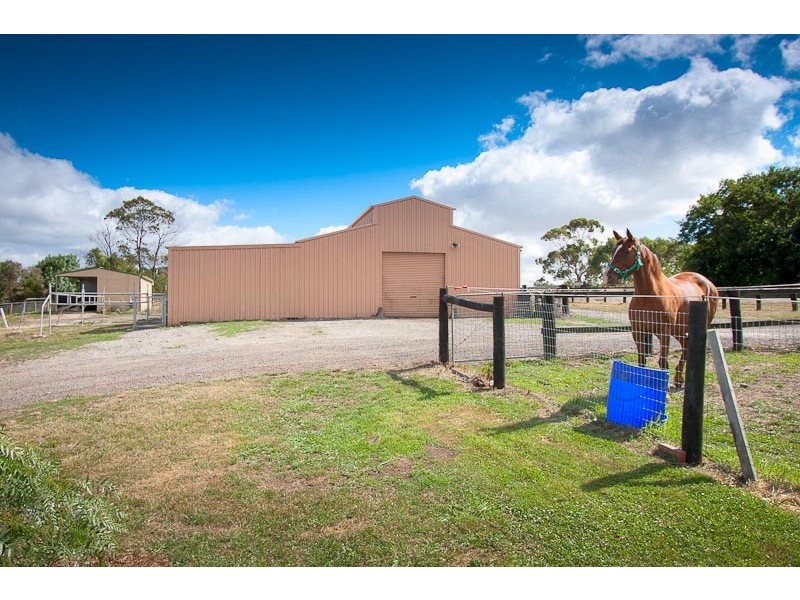 10 Benson Road,, Gisborne VIC 3437
