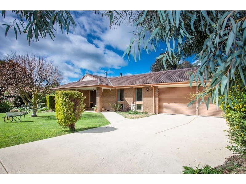 6 Banksia Grove, Gisborne VIC 3437
