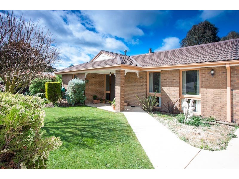 6 Banksia Grove, Gisborne VIC 3437