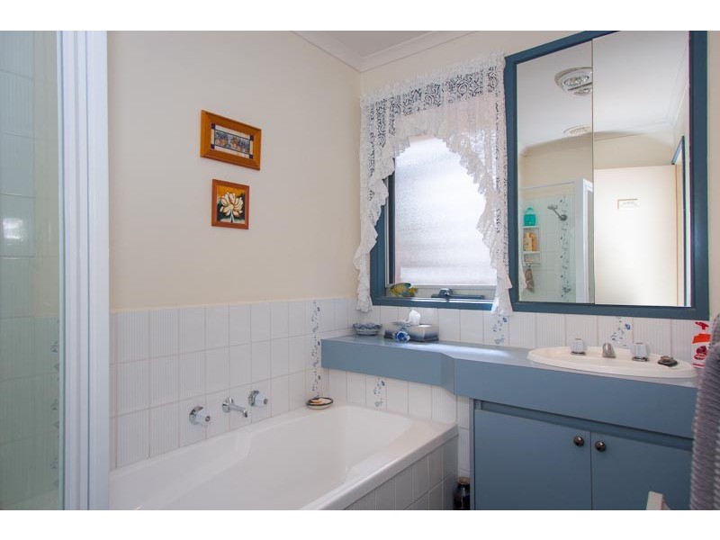 6 Banksia Grove, Gisborne VIC 3437