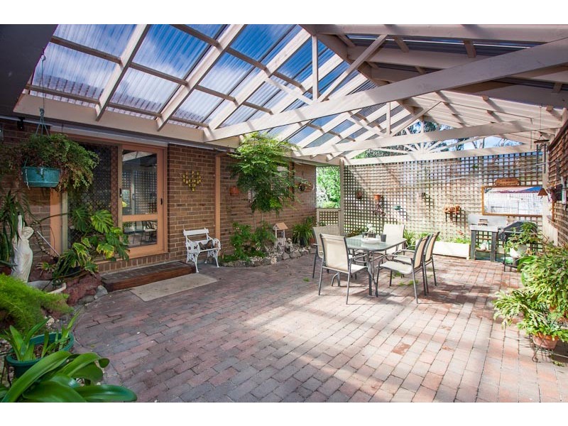 6 Banksia Grove, Gisborne VIC 3437