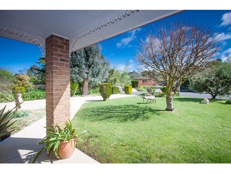 6 Banksia Grove, Gisborne VIC 3437