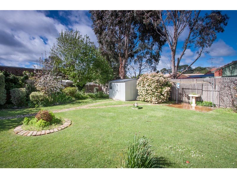 6 Banksia Grove, Gisborne VIC 3437