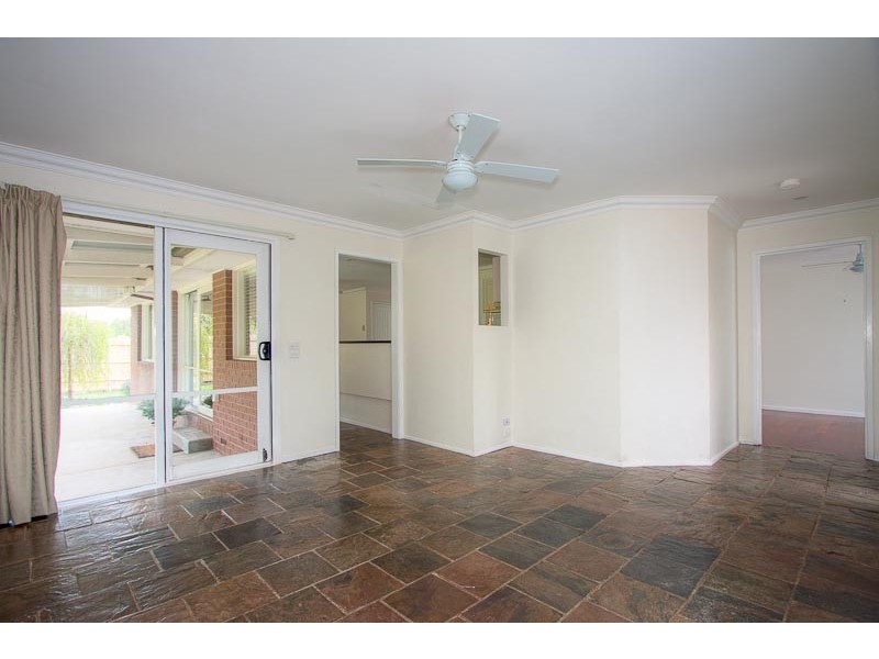 16 Gordon Crescent, Romsey VIC 3434