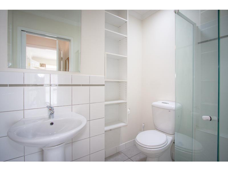 16 Gordon Crescent, Romsey VIC 3434