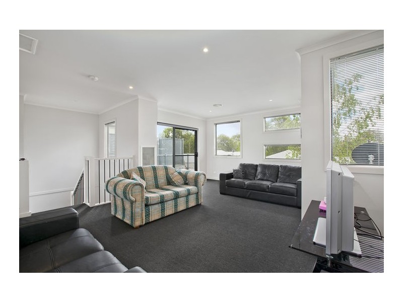 6 /1-5 Rodney Street, Gisborne VIC 3437