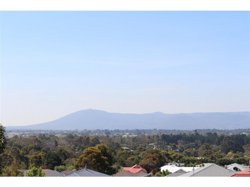 18 Wyralla court, Gisborne VIC 3437