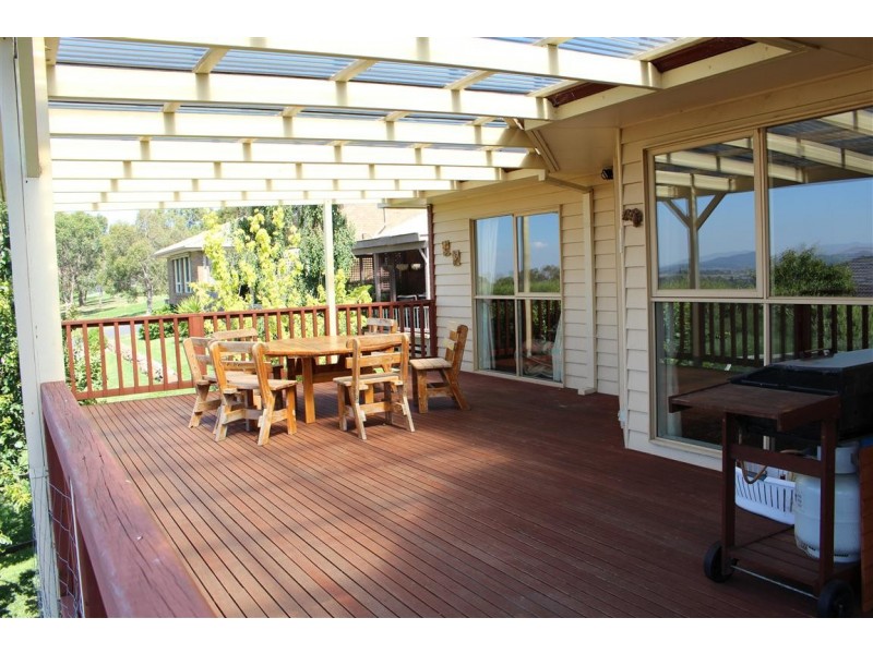 18 Wyralla court, Gisborne VIC 3437