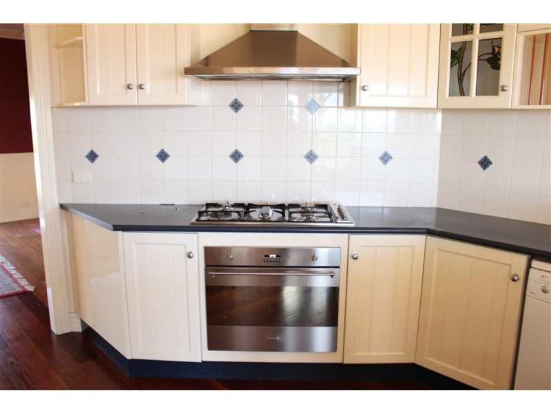 18 Wyralla court, Gisborne VIC 3437