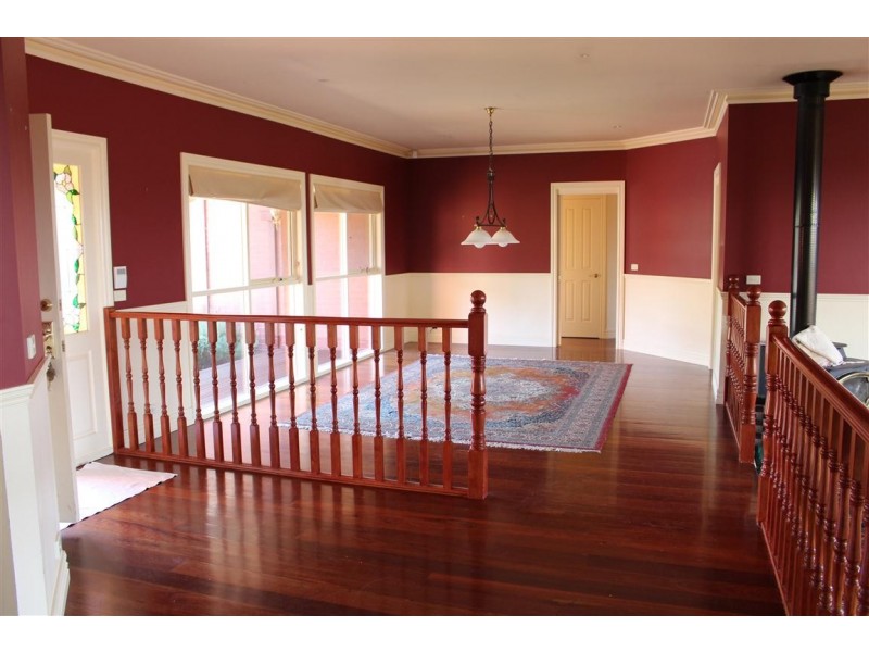 18 Wyralla court, Gisborne VIC 3437