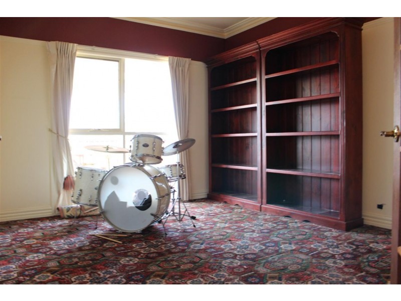 18 Wyralla court, Gisborne VIC 3437