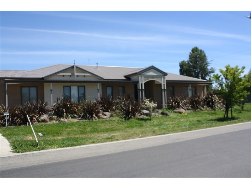 4 Bloomfield Road, Gisborne VIC 3437