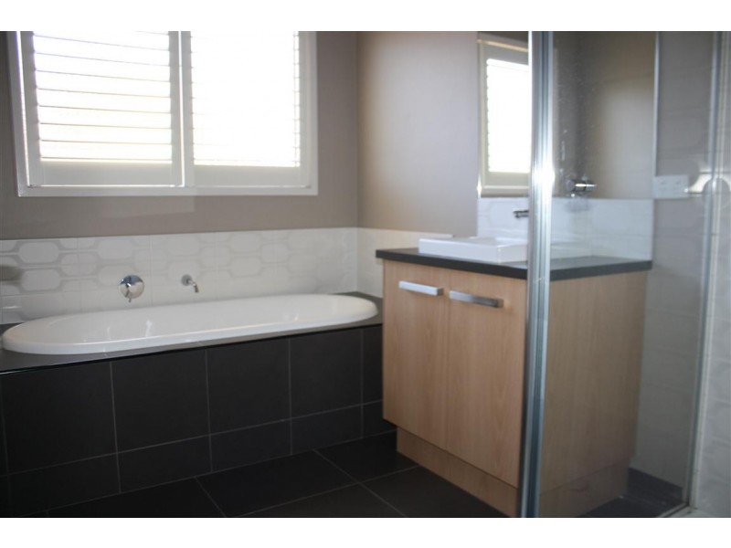 4 Bloomfield Road, Gisborne VIC 3437