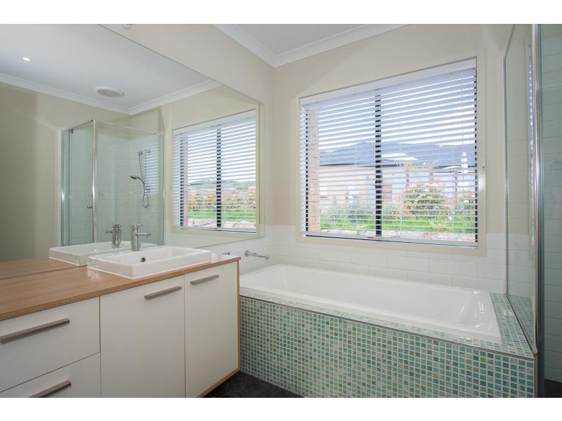 6 Valley Court, Gisborne VIC 3437