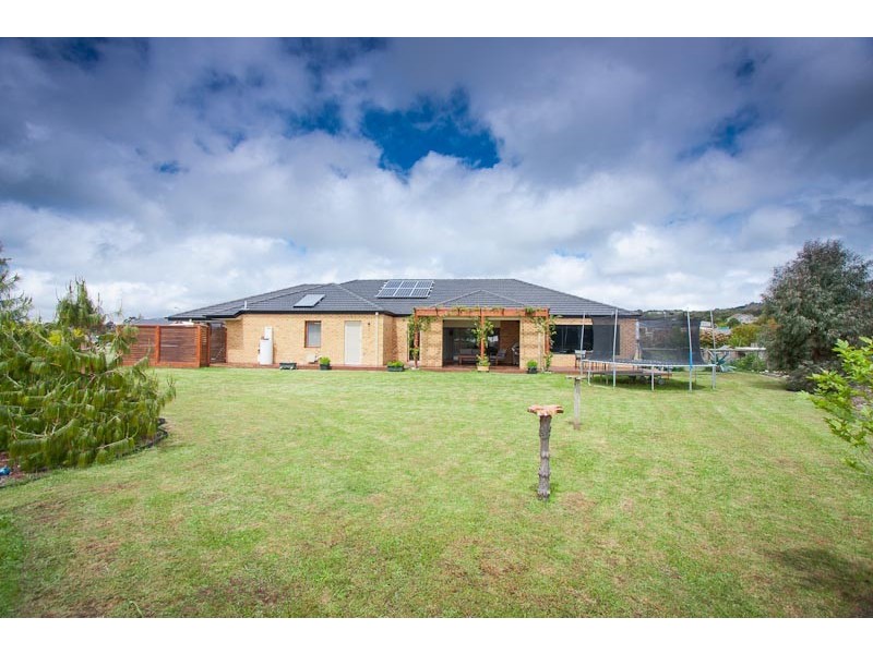6 Valley Court, Gisborne VIC 3437