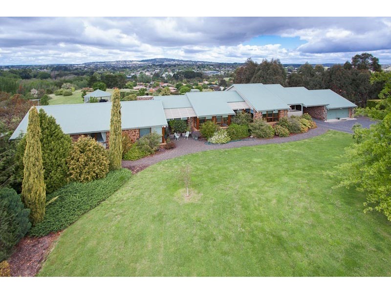 1 Radiata Road, Gisborne VIC 3437