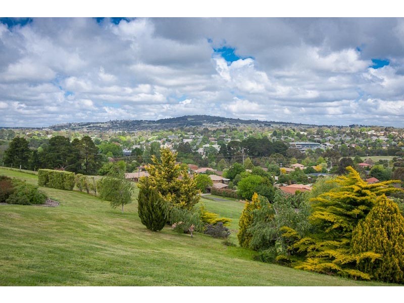 1 Radiata Road, Gisborne VIC 3437
