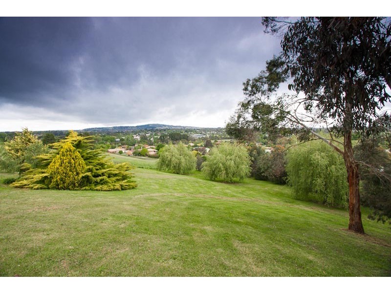1 Radiata Road, Gisborne VIC 3437