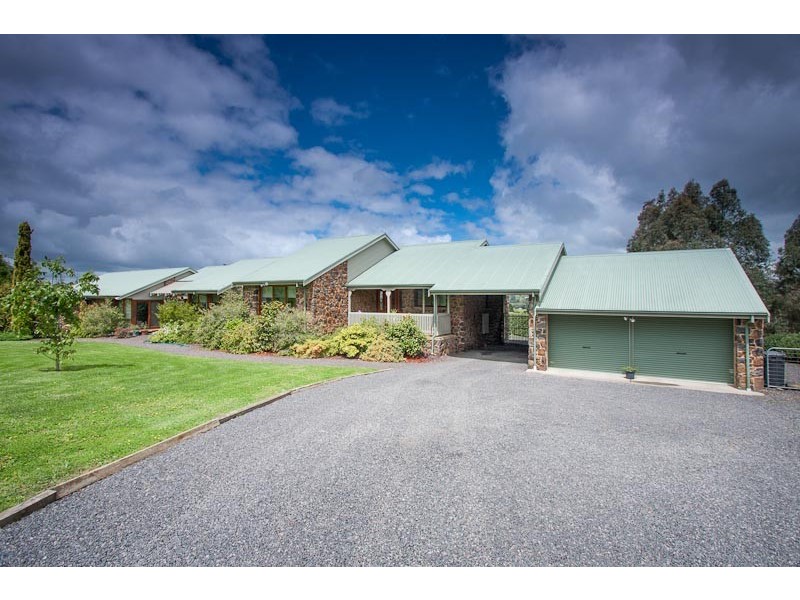 1 Radiata Road, Gisborne VIC 3437