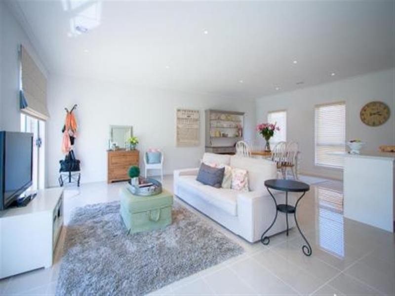 3/7 Francis Crescent, Gisborne VIC 3437