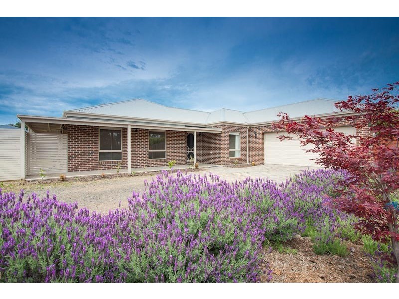 11 Colwyn Court, New Gisborne VIC 3438