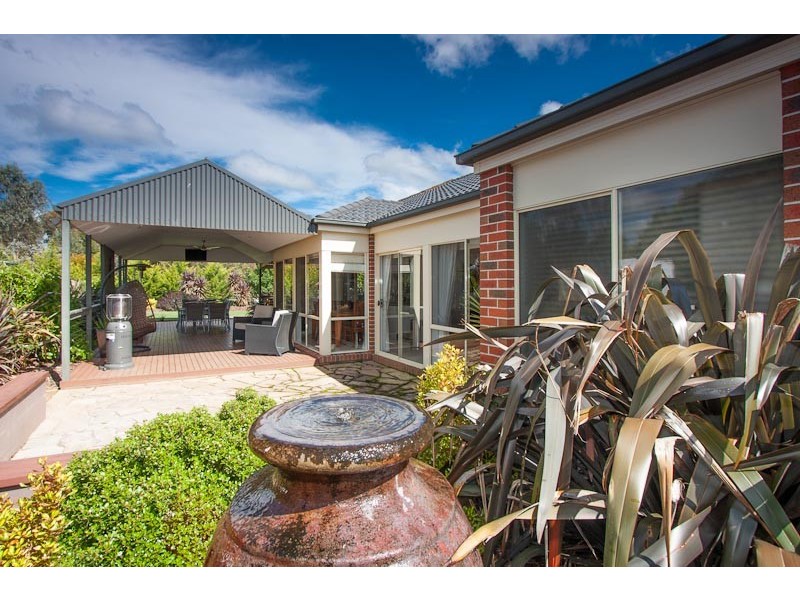 8 Lauren Court, Gisborne VIC 3437