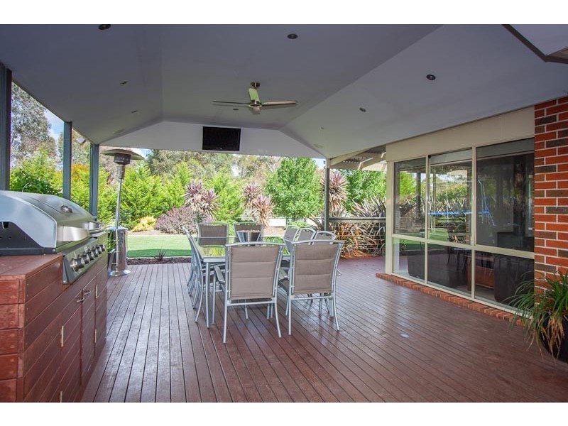 8 Lauren Court, Gisborne VIC 3437