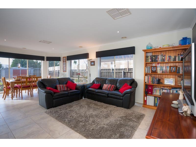 15 Vernon Close, New Gisborne VIC 3438