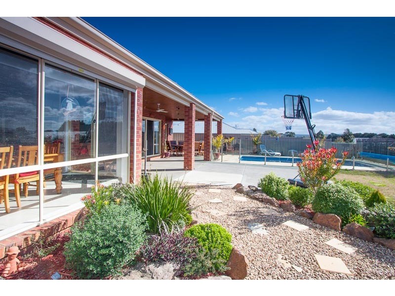 15 Vernon Close, New Gisborne VIC 3438